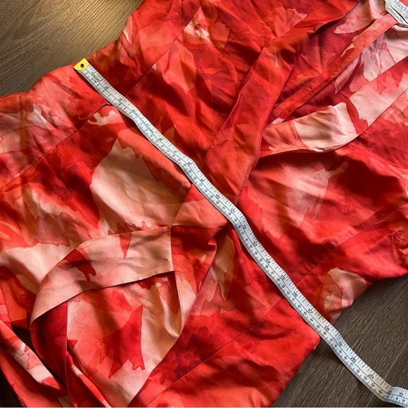 MaxMara 100% silk abstract floral true wrap blouse - Picture 9 of 12